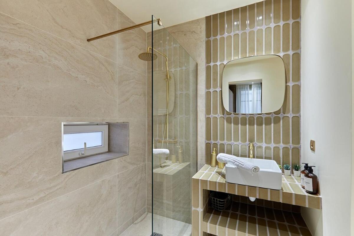 Incredible Ac 3 Bedrooms Center Of By Prestige Appartement Parijs